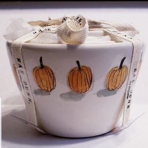 4 pc Rae Dunn Ceramic Pumpkin Measuring Cups